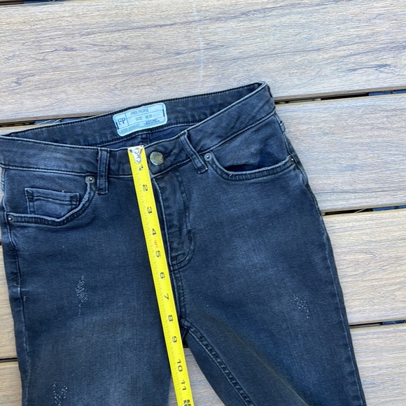 Free People Gray Fringe Crop Black Jeans EUC - Picture 11 of 11